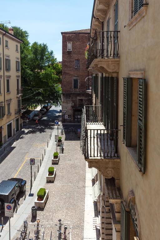B&B Agli Scaligeri Verona Bagian luar foto